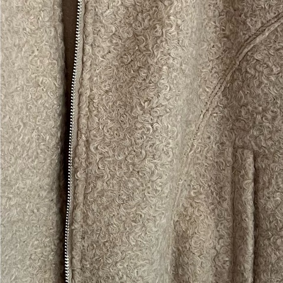 ♥️SOLD♥️ | ZARA WOMEN OVERSIZED BOUCLE BOMBER - Picture 3 of 5